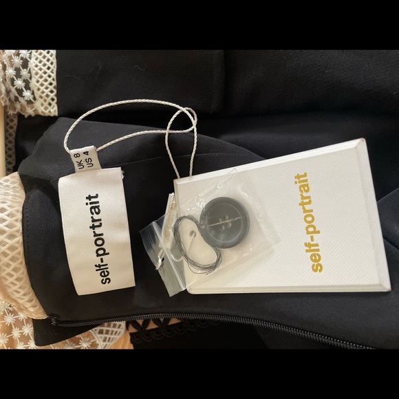 Self-Portrait caped sleeves minion dress - Picture 15 of 16